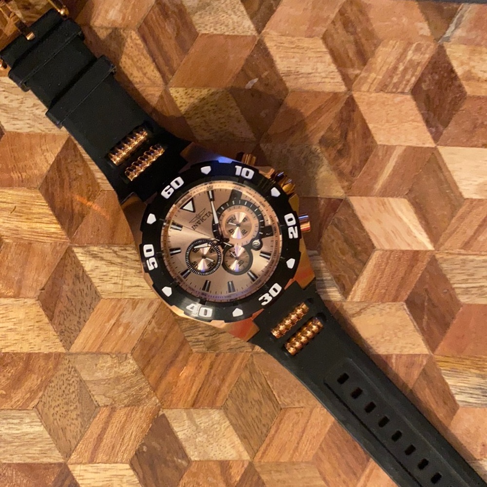 Invicta pro driver model 24683 rose gold rubber strap